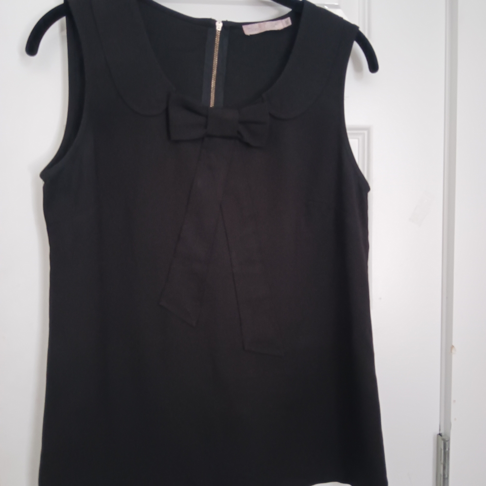 Chic Black Sleeveless Top with Bow Accent